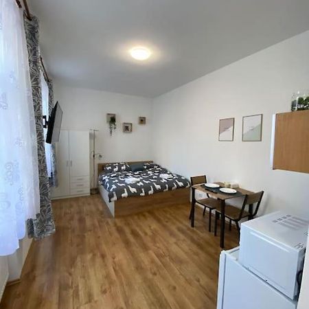 Cozy 1 Bedroom Studio In The Center Of Pilsen Dış mekan fotoğraf